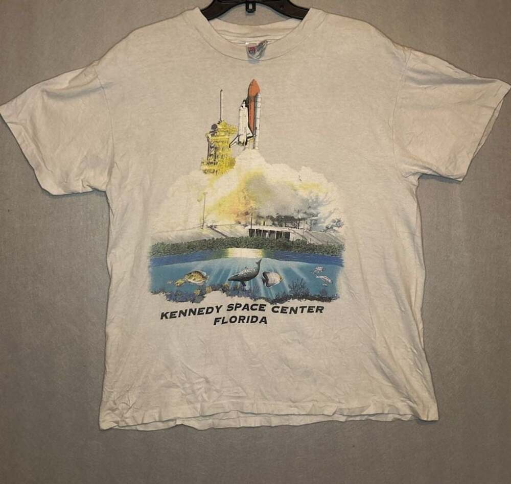 Vintage Kennedy Space Center Florida NASA Space Shuttle T-Shirt Size L